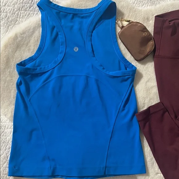 lululemon Burgundy leggings and blue lululemon top and key chain - Picture 6 of 11